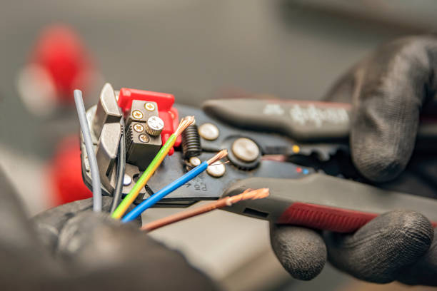 Best Affordable Emergency Electrician  in Seneca, MO